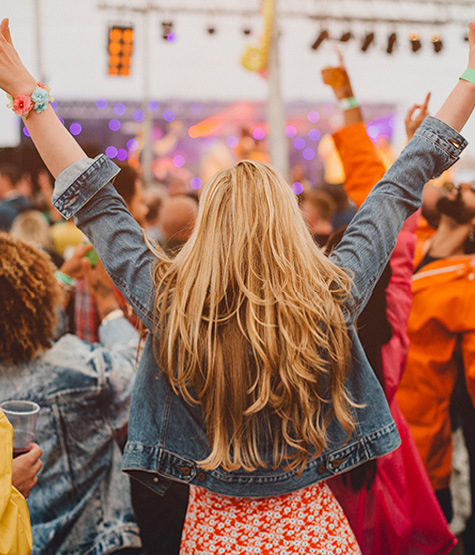 Eleva tu peloestima al cielo en los festivales